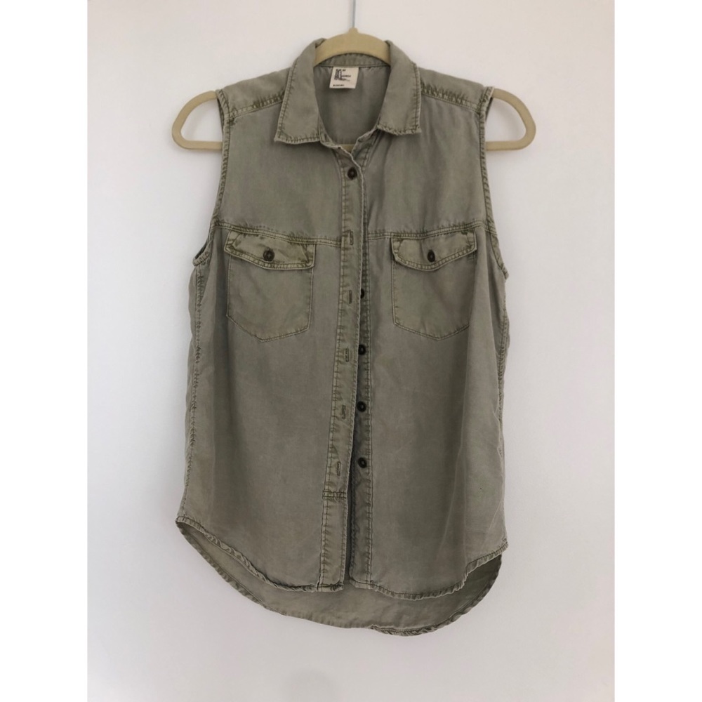 Green sleeveless button up blouse H&M 4